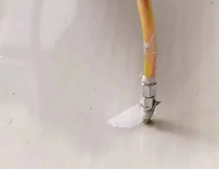 长子瓷砖空鼓维修公司专业解答在瓷砖铺贴过程中，如果使用的砂料过粗（如全部使用了粗砂），可能会导致以下问题